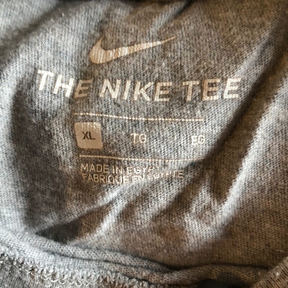 Men’s Nike Tee - Picture 2 of 4
